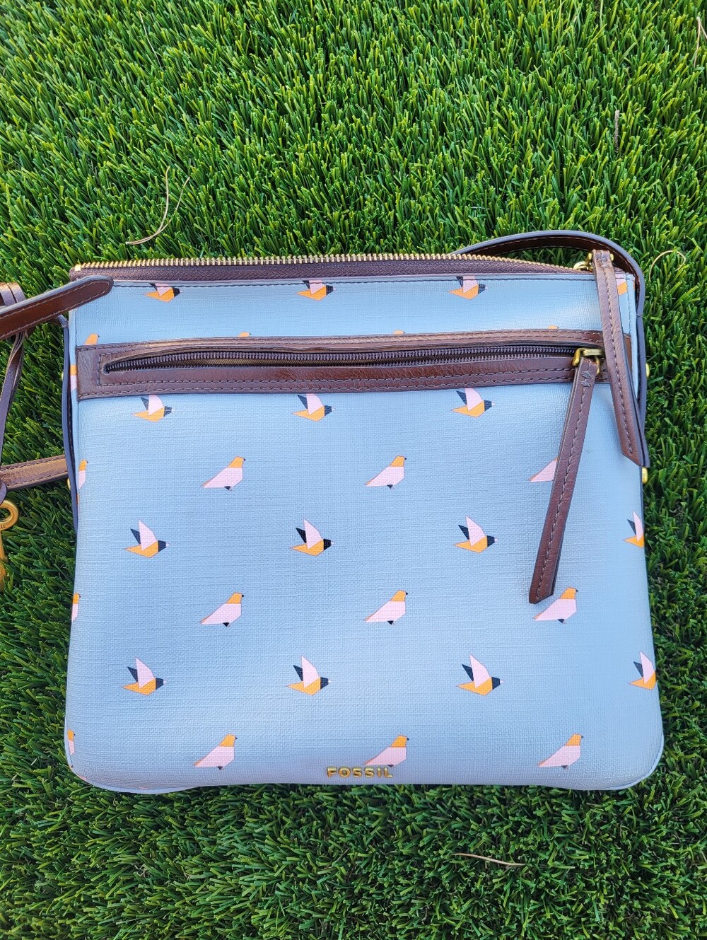 Fossil Key-per Light Gray/Blue Bird-Print Crossbody with Brown Trim.